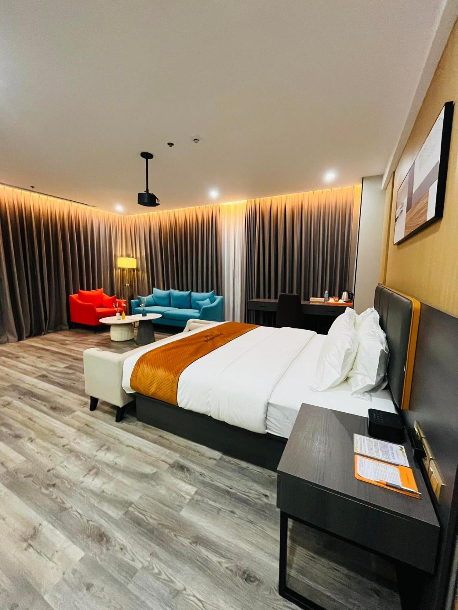 קורון Venus Royale Hotel מראה חיצוני תמונה