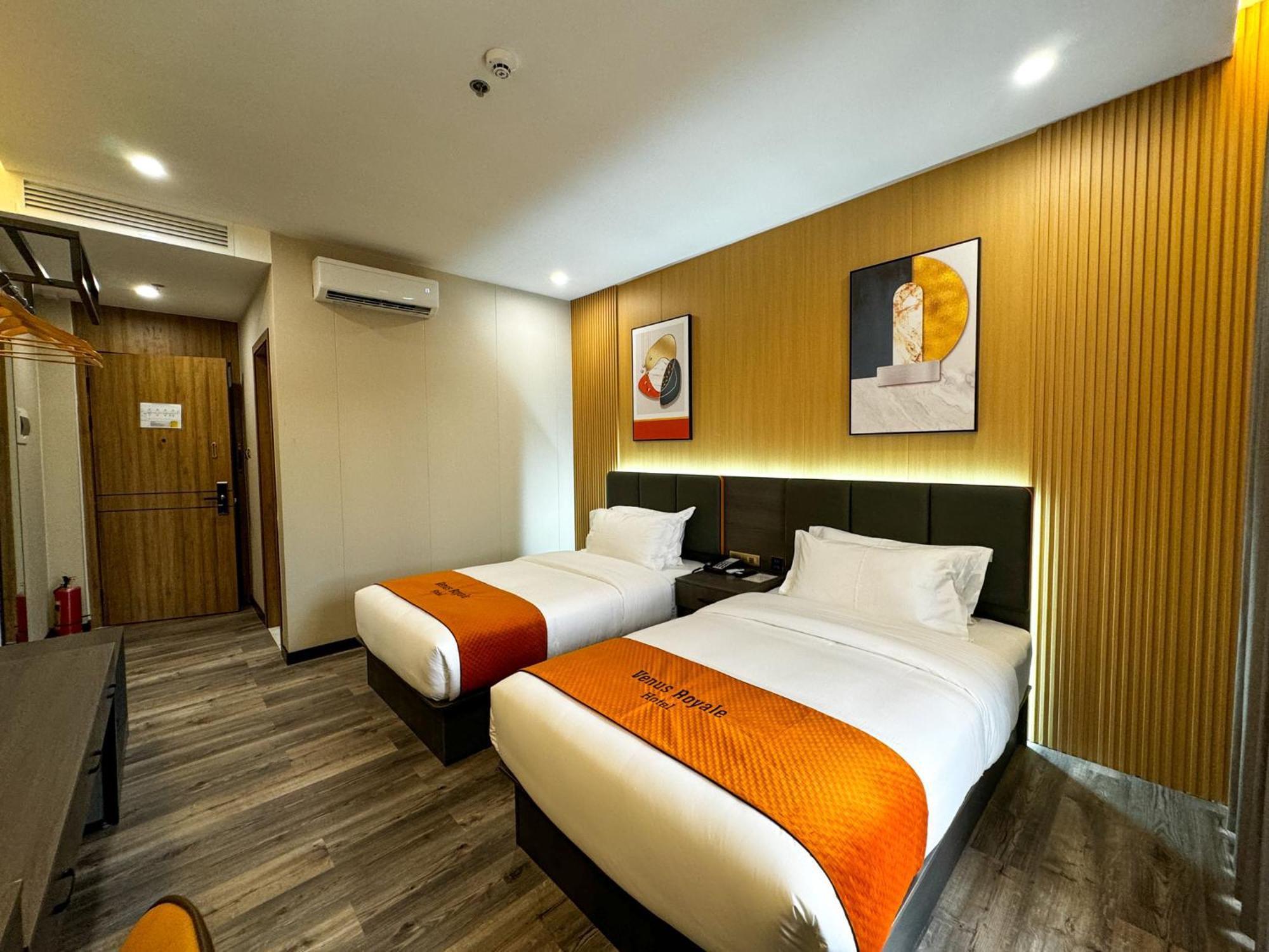 קורון Venus Royale Hotel מראה חיצוני תמונה