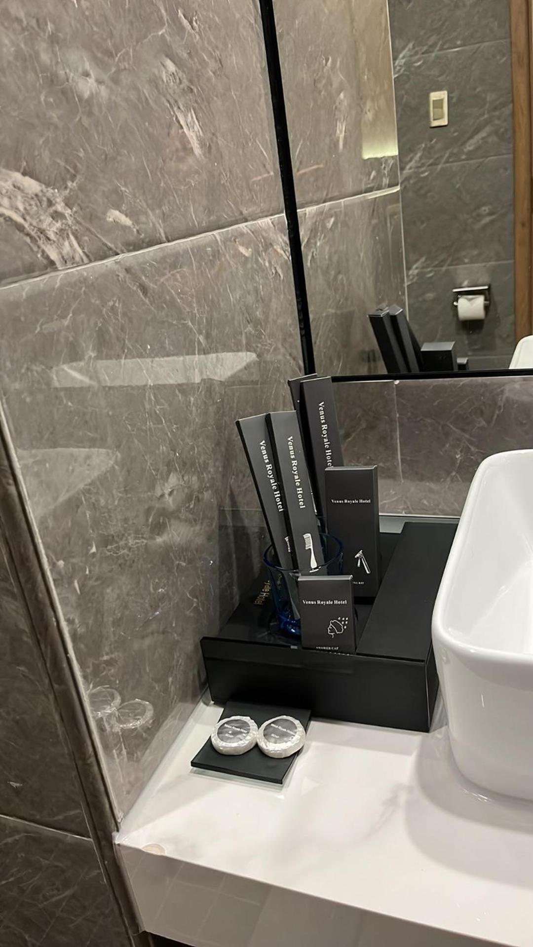 קורון Venus Royale Hotel מראה חיצוני תמונה
