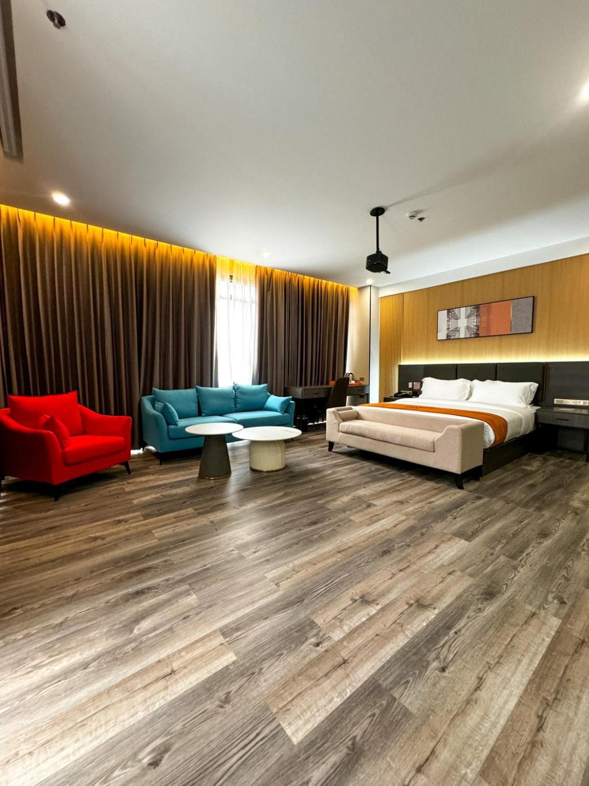 קורון Venus Royale Hotel מראה חיצוני תמונה