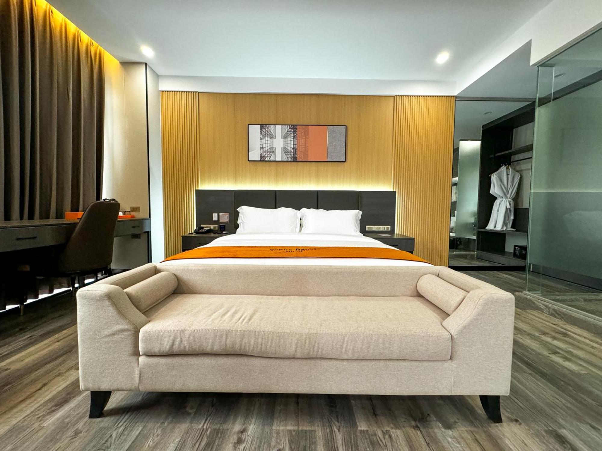 קורון Venus Royale Hotel מראה חיצוני תמונה