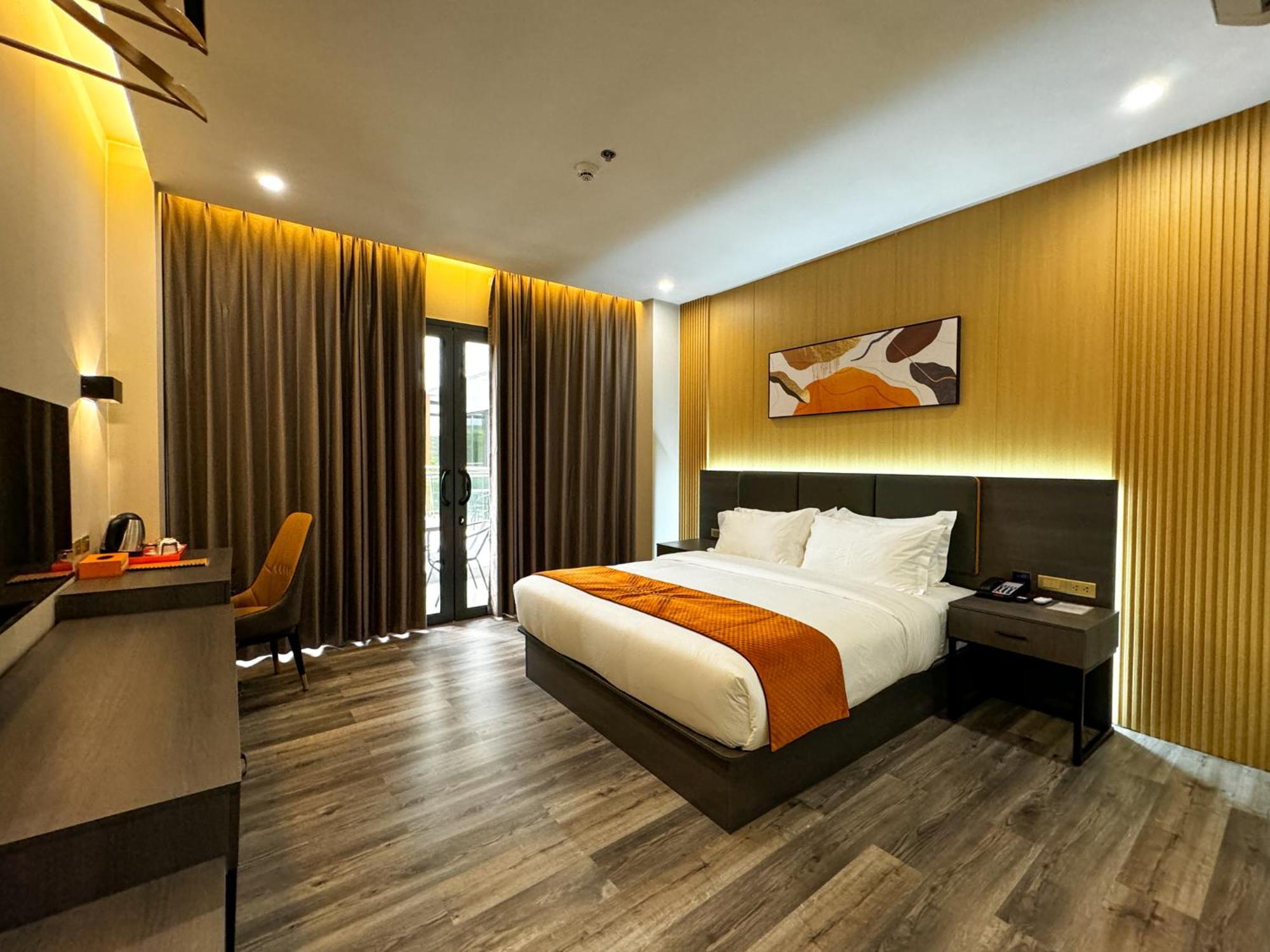 קורון Venus Royale Hotel מראה חיצוני תמונה