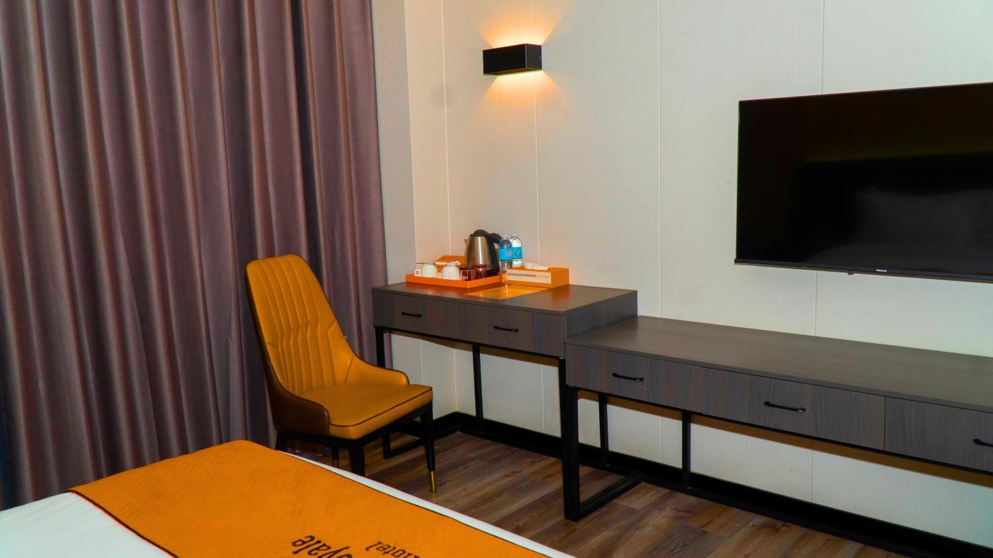 קורון Venus Royale Hotel מראה חיצוני תמונה
